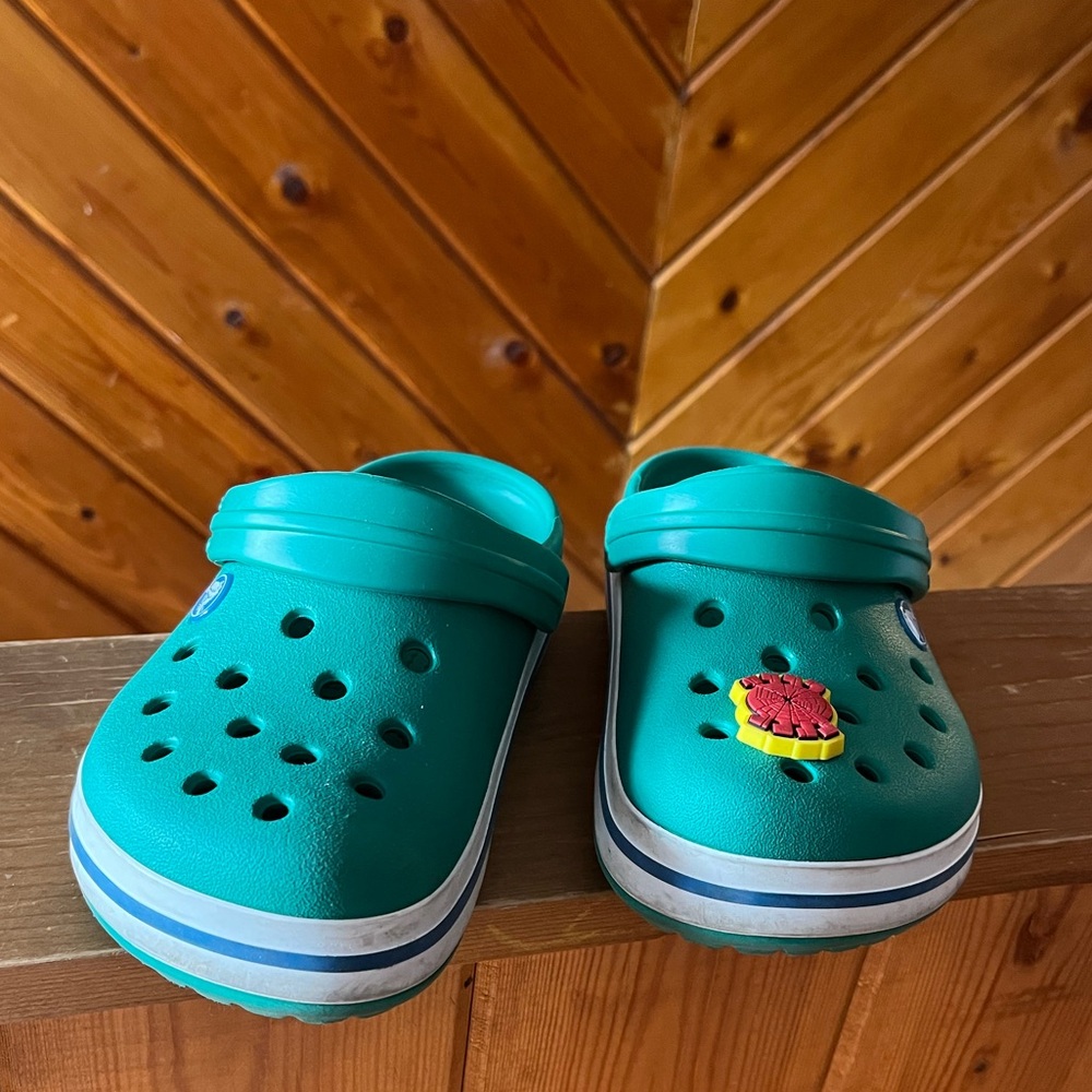 Kids crocs size 3